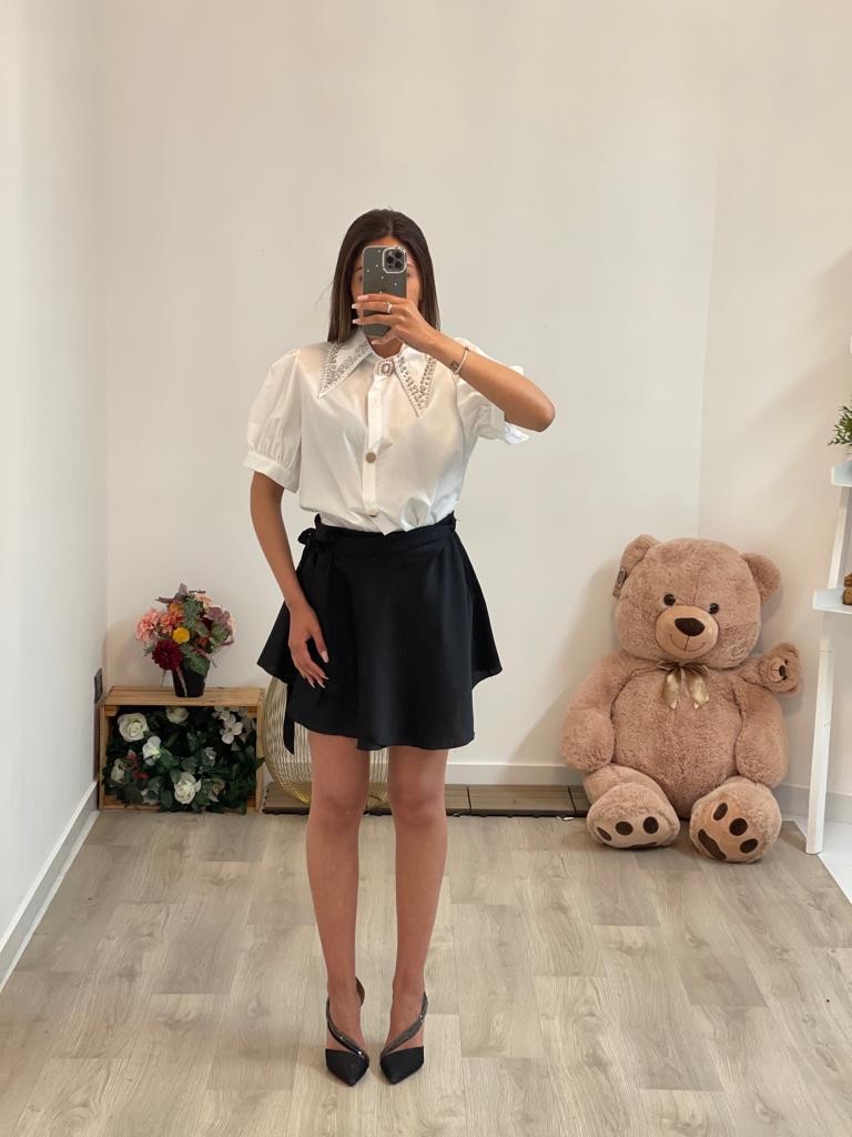 Camicia con manica corta a sbuffo