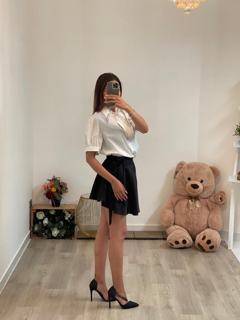 Camicia con manica corta a sbuffo