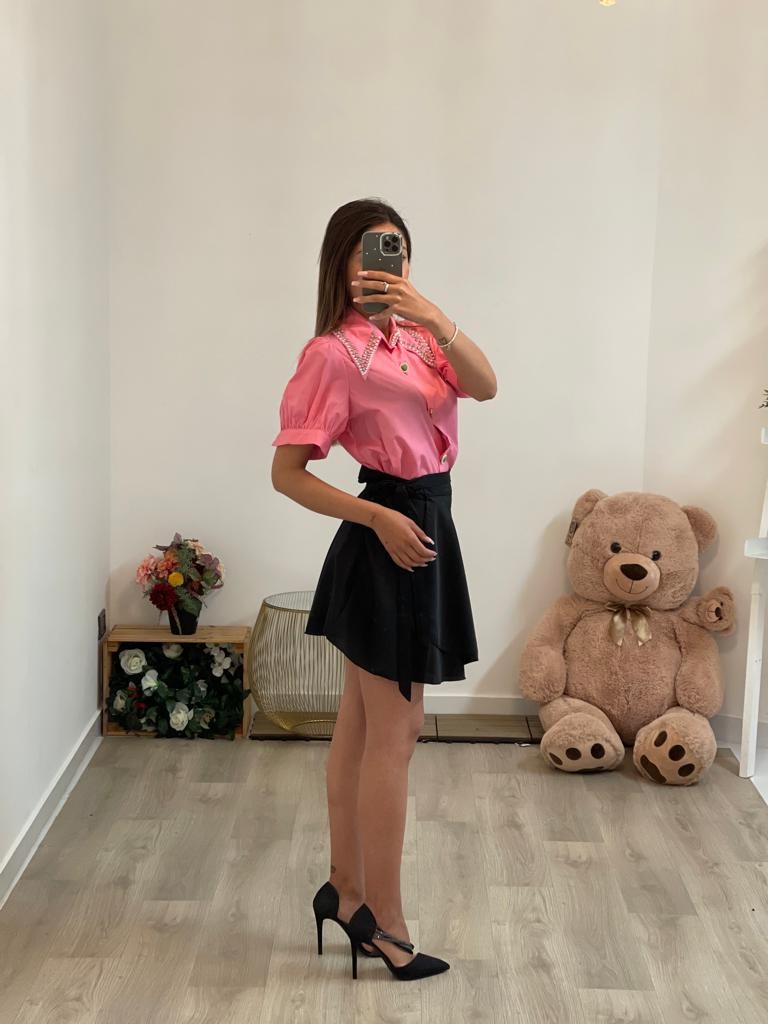 Camicia con manica corta a sbuffo