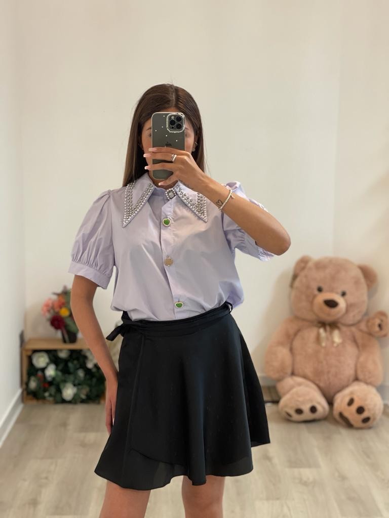 Camicia con manica corta a sbuffo