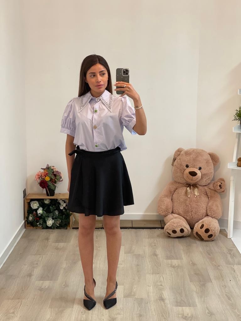 Camicia con manica corta a sbuffo