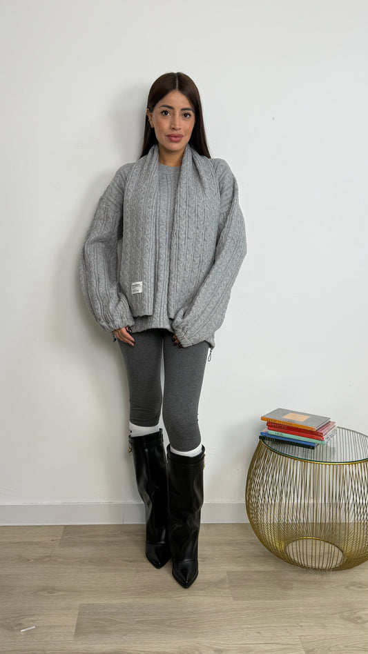 MAGLIONE INTRECCIATO CON SCIARPETTA