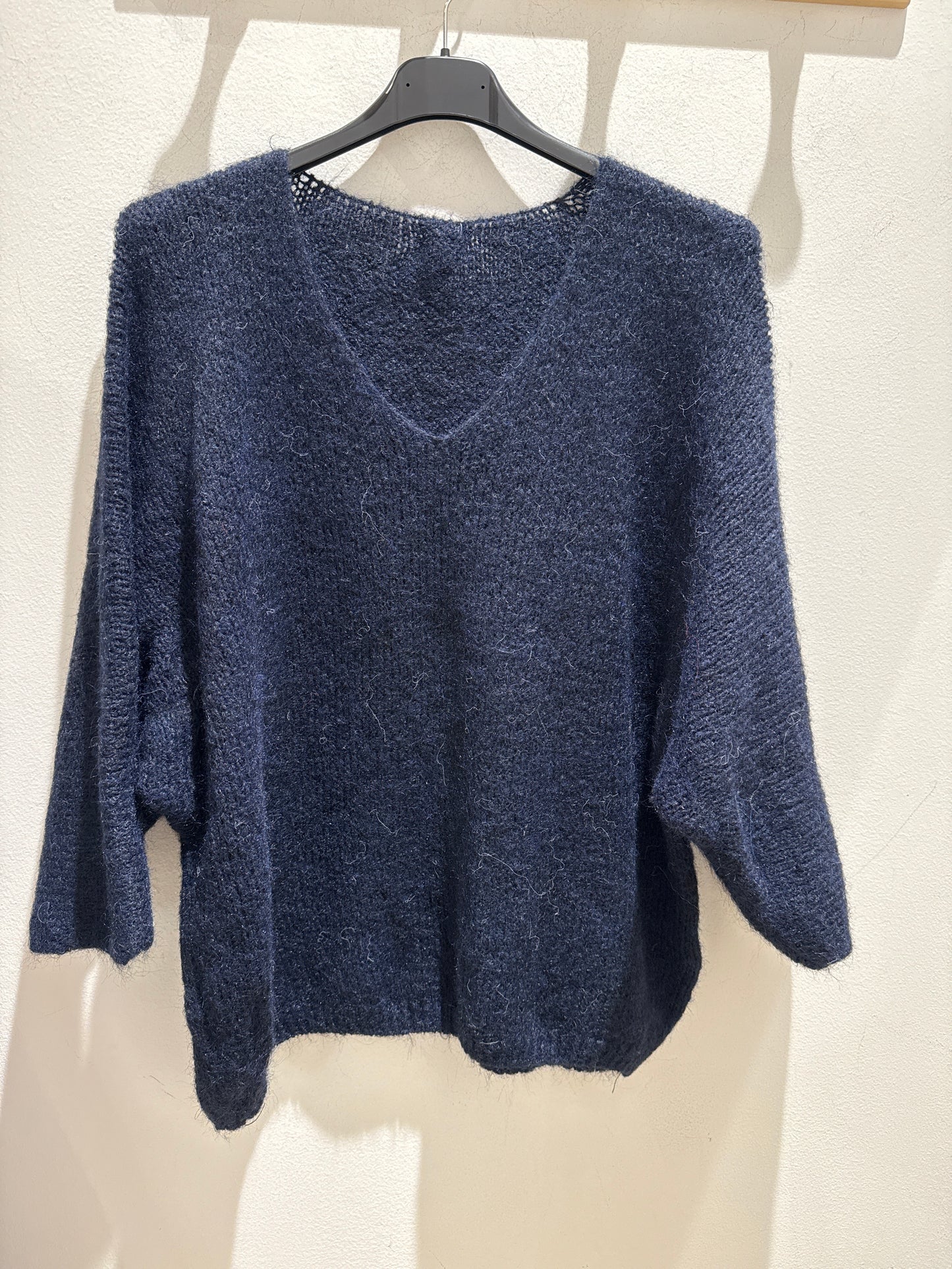 Maglione scollo a V con spalle cadenti