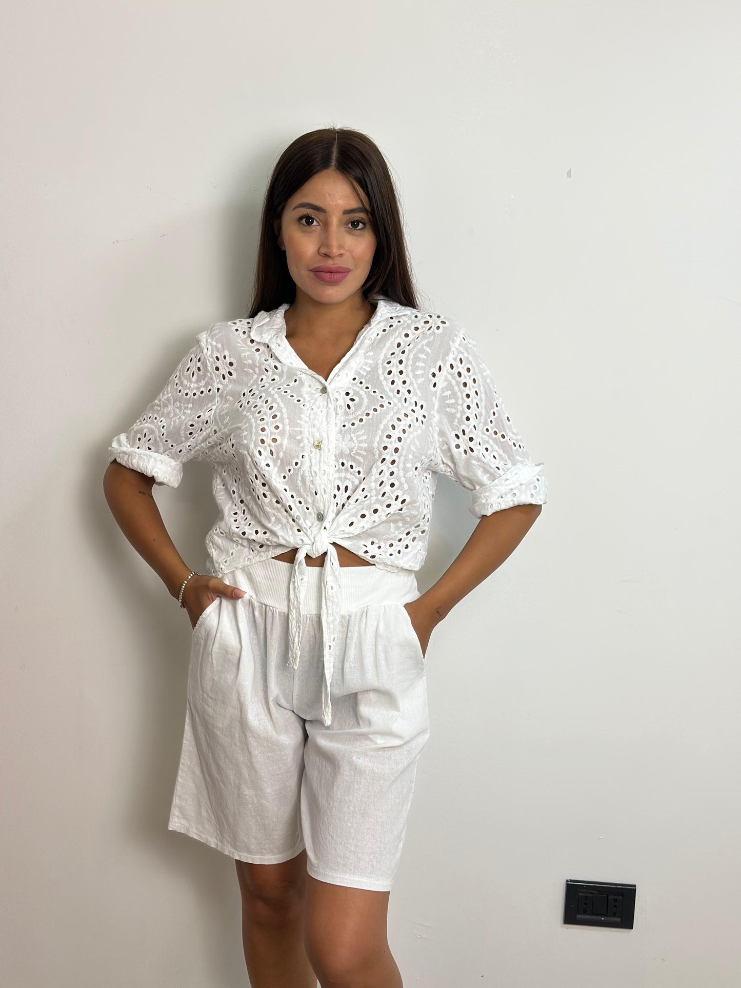 Camicia sangallo con laccio