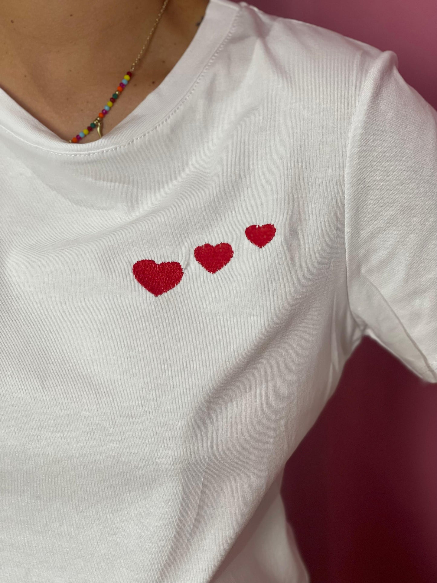 T-shirt tre cuore ricamato