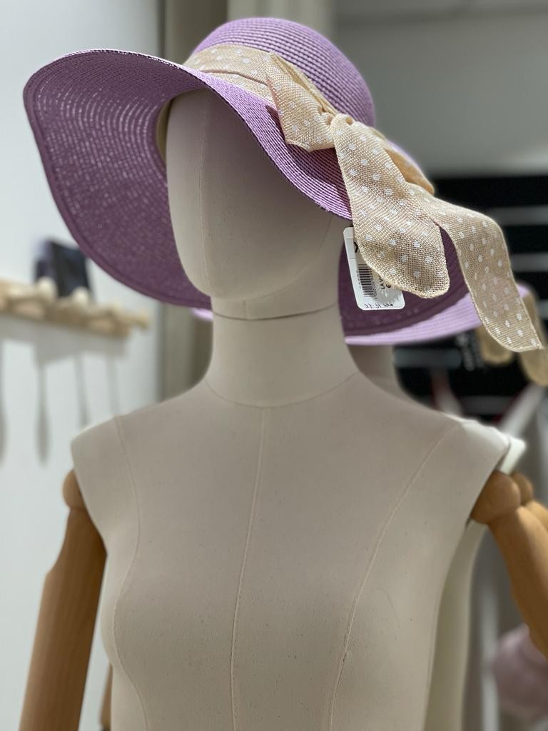 Cappello in paglia con fiocco a pois