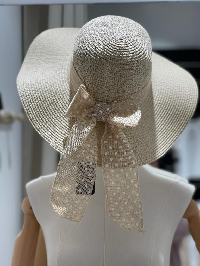 Cappello in paglia con fiocco a pois