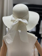 Cappello in paglia con fiocco a pois
