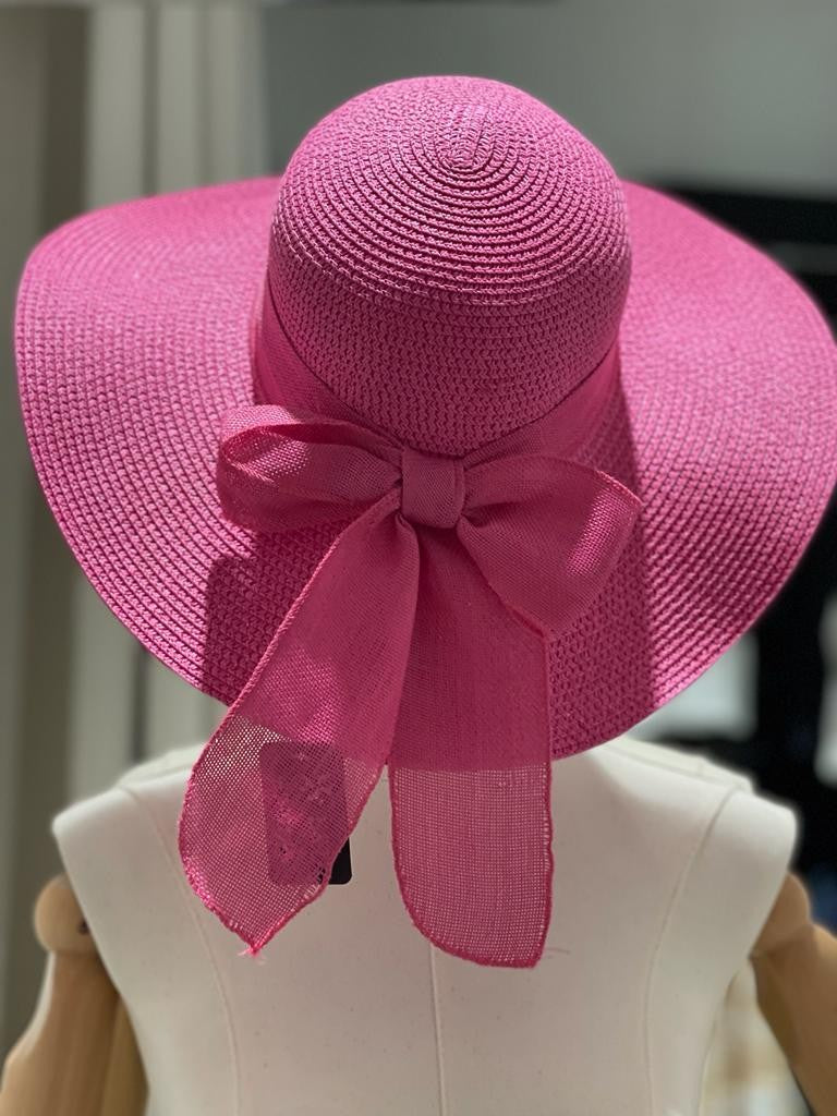 Cappello in paglia con fiocco
