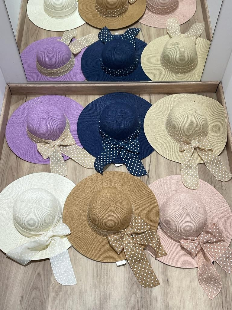 Cappello in paglia con fiocco a pois