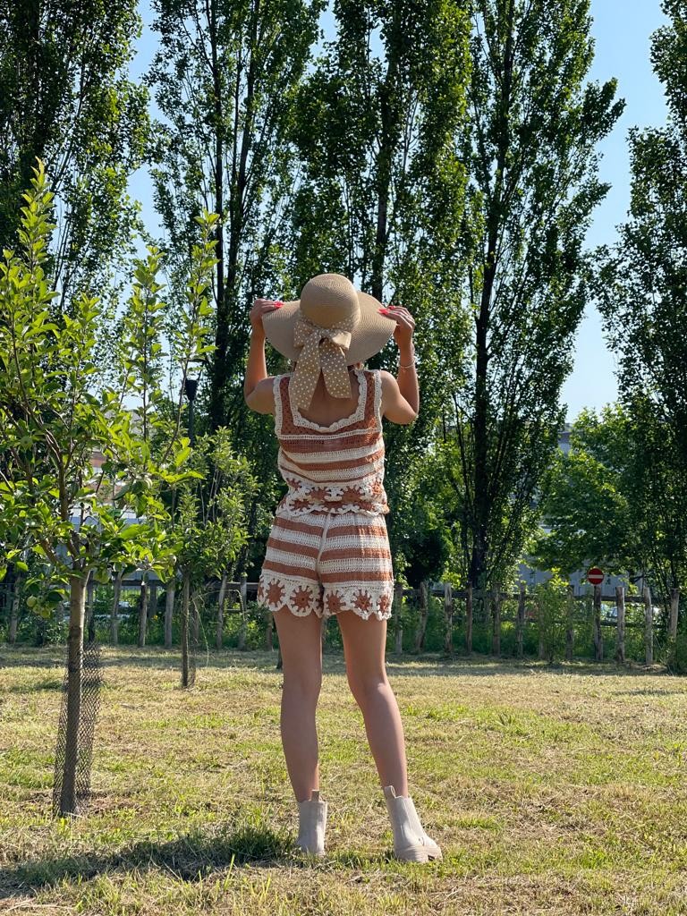 Cappello in paglia con fiocco a pois