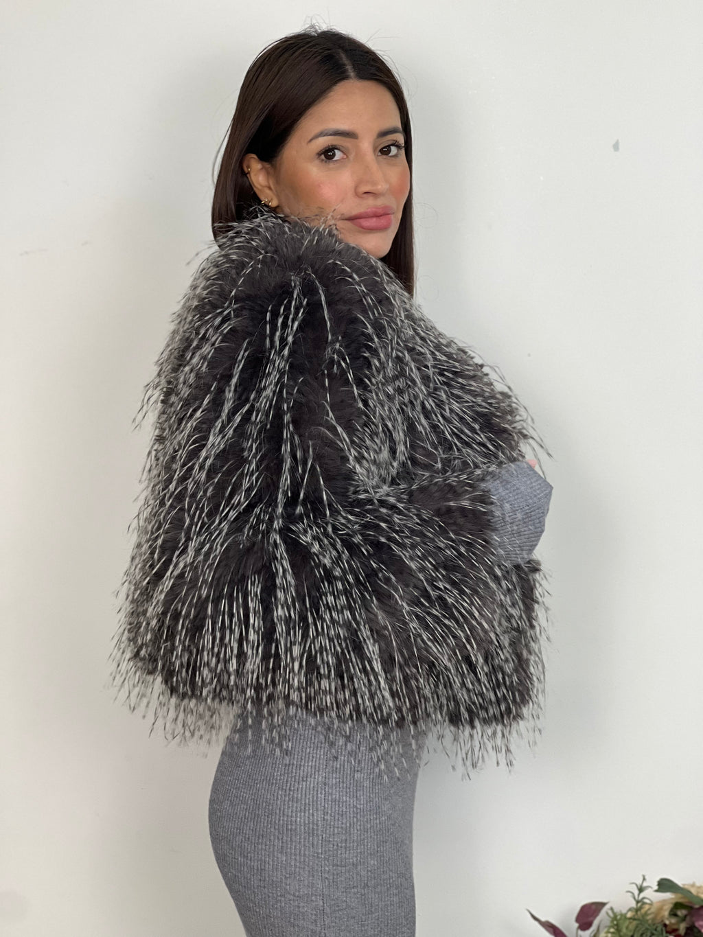 Pelliccia Nera Screziata Corta