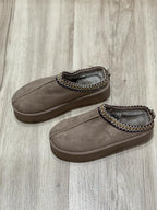 Pantofola platform con pelo