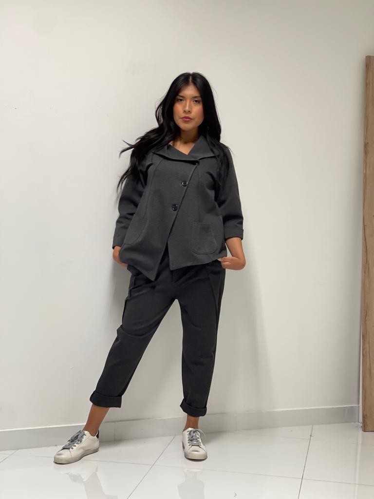 Pantalone con tasche e bottoni 158C