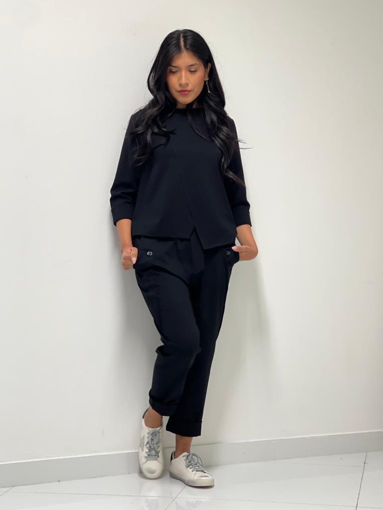 Pantalone con tasche e bottoni 158C