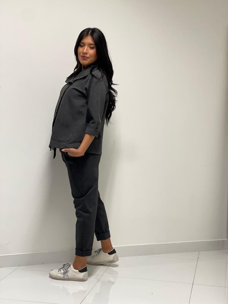 Pantalone con tasche e bottoni 158C