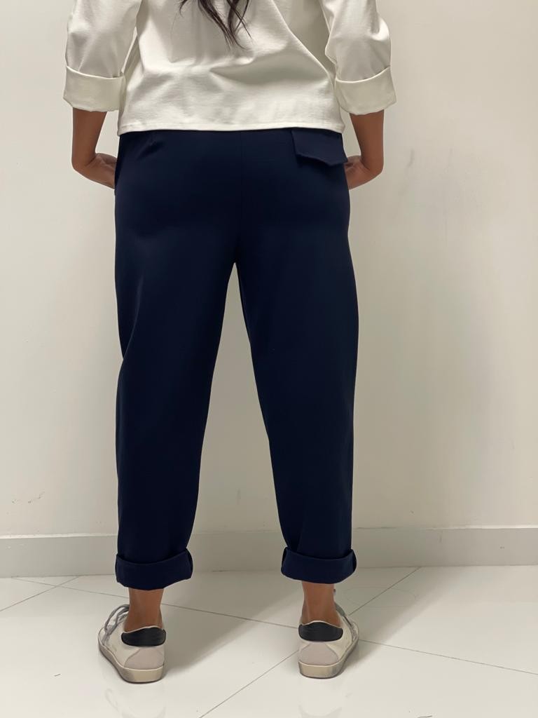 Pantalone con tasche e bottoni 158C