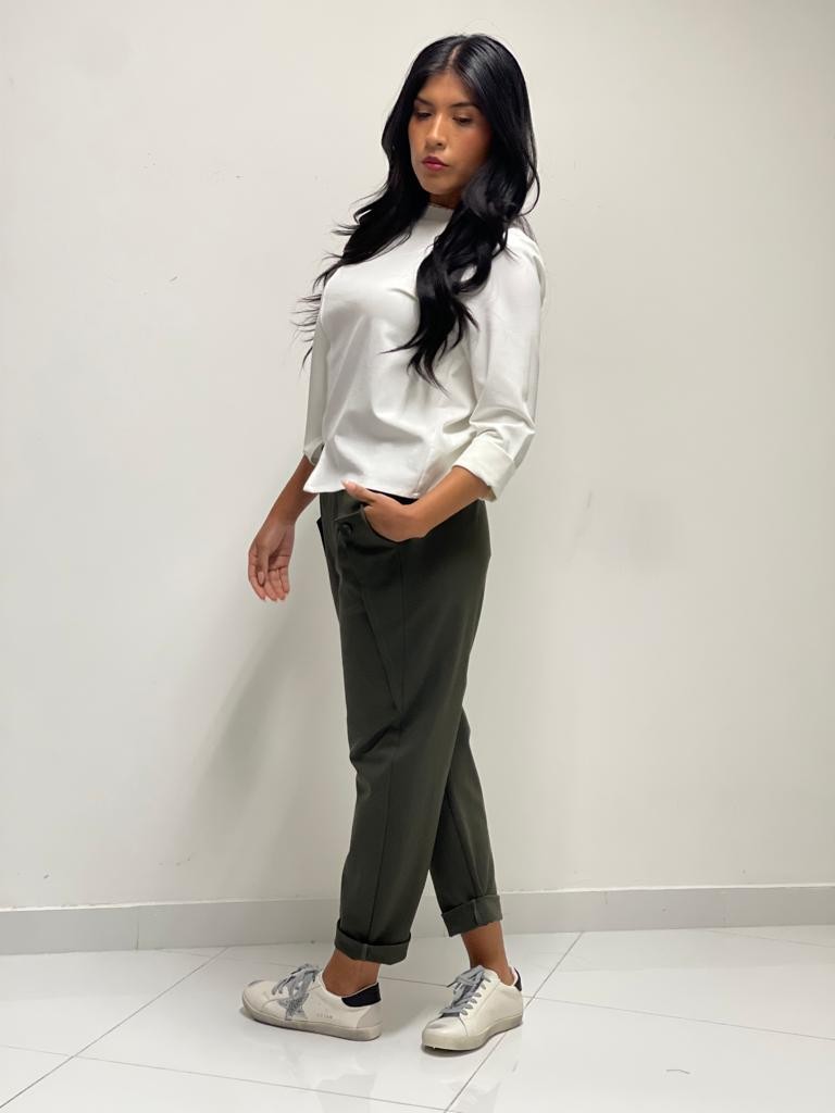Pantalone con tasche e bottoni 158C