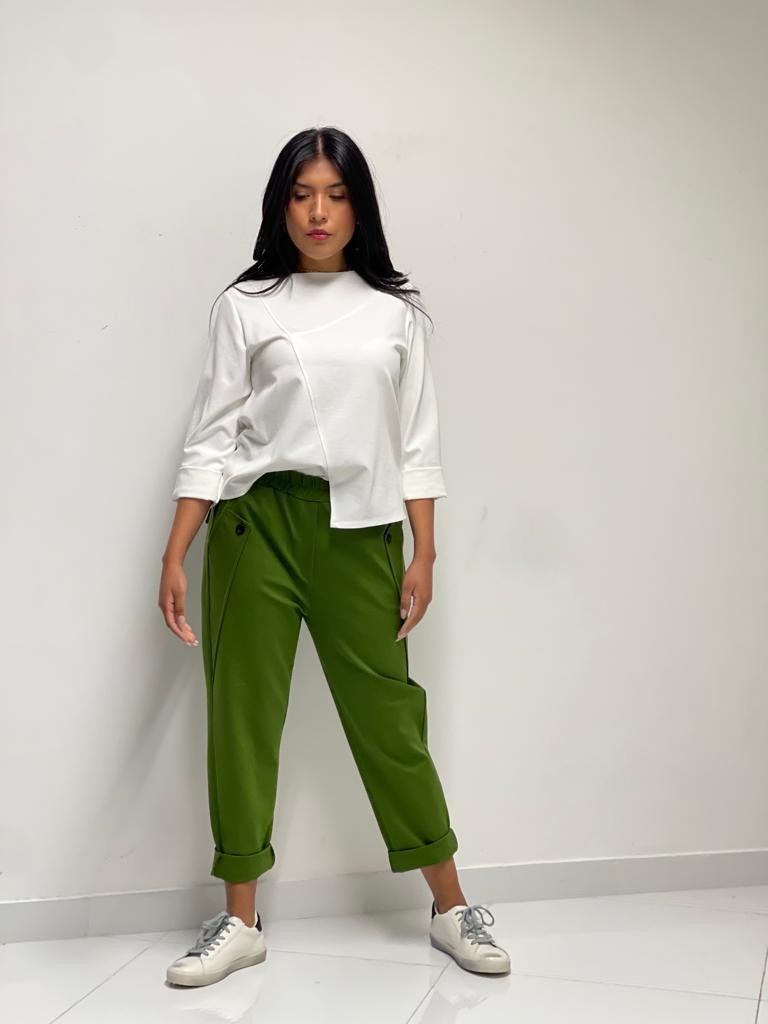 Pantalone con tasche e bottoni 158C