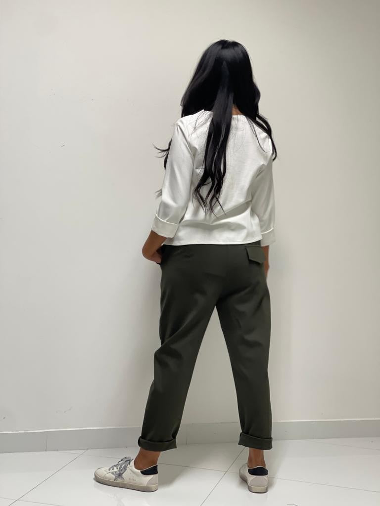 Pantalone con tasche e bottoni 158C