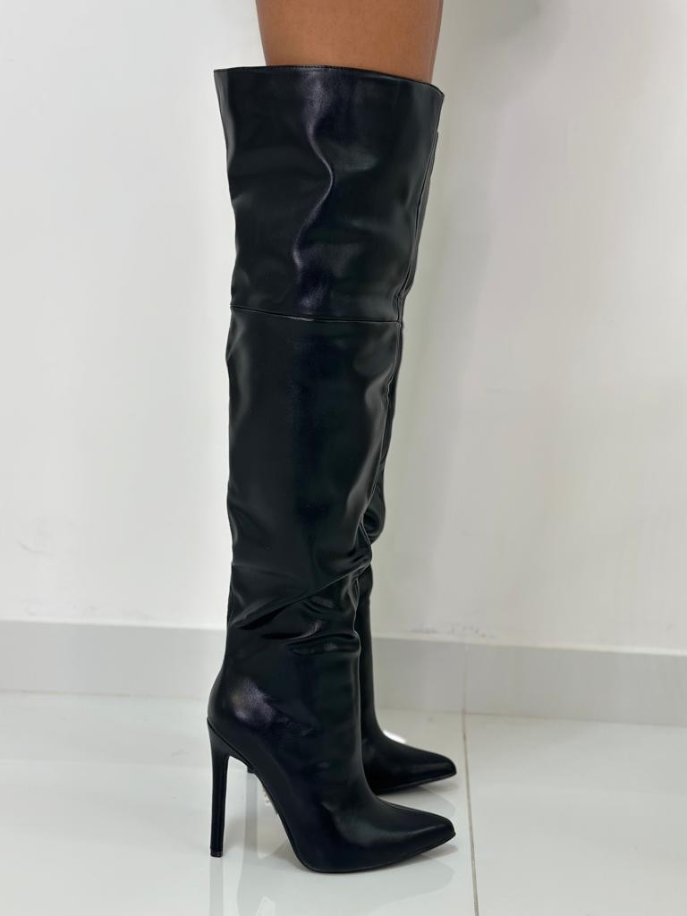 Stivali alti con tacco a spillo