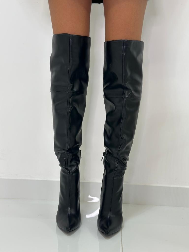 Stivali alti con tacco a spillo