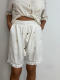 Short con cuori ricamati