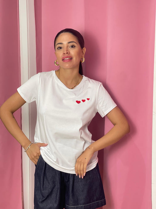 T-shirt tre cuore ricamato