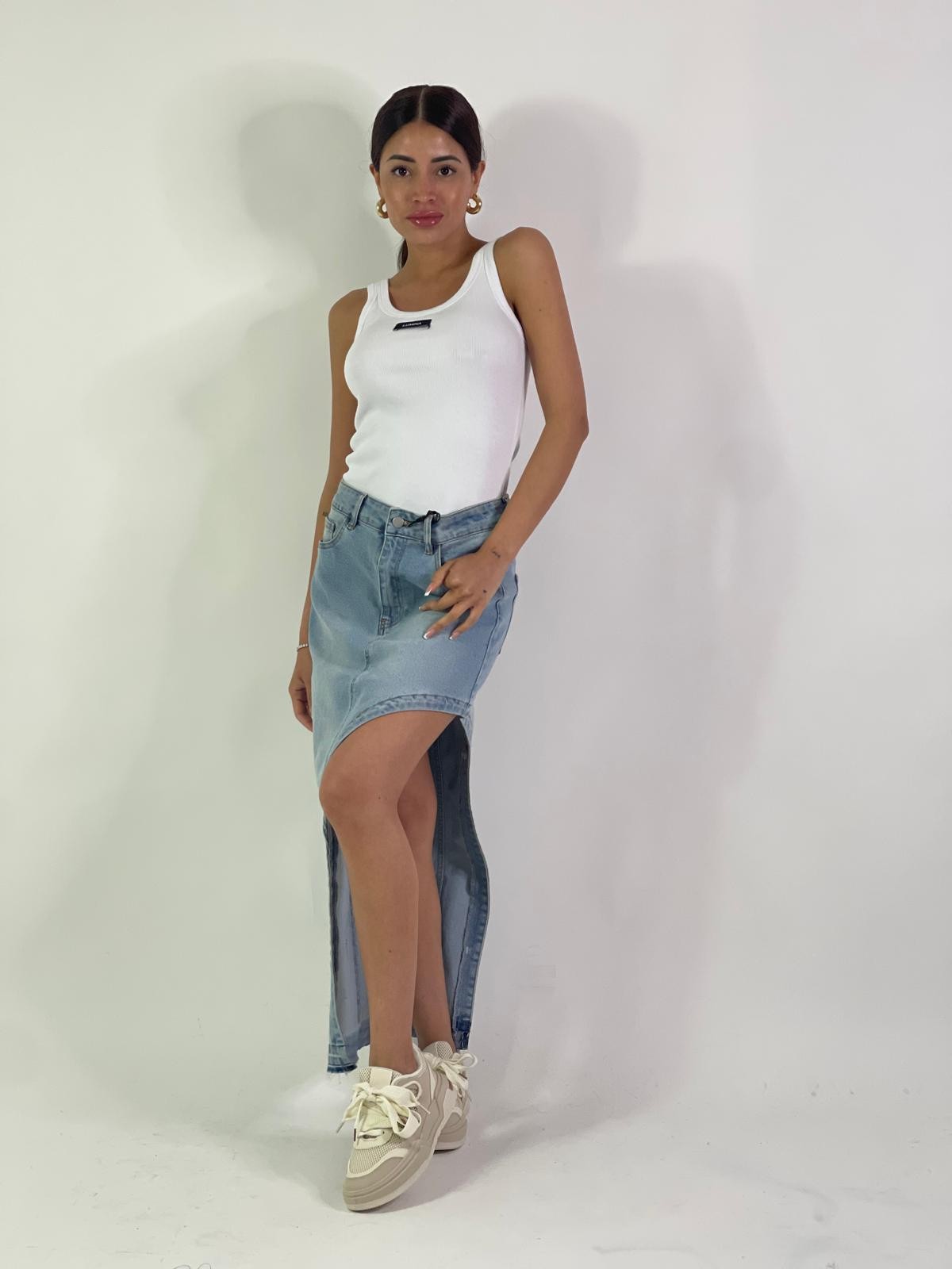 Gonna in denim con toppa lettera asimmetrico