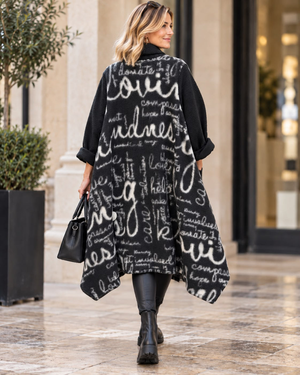 Cappotto con Scritte Interne
