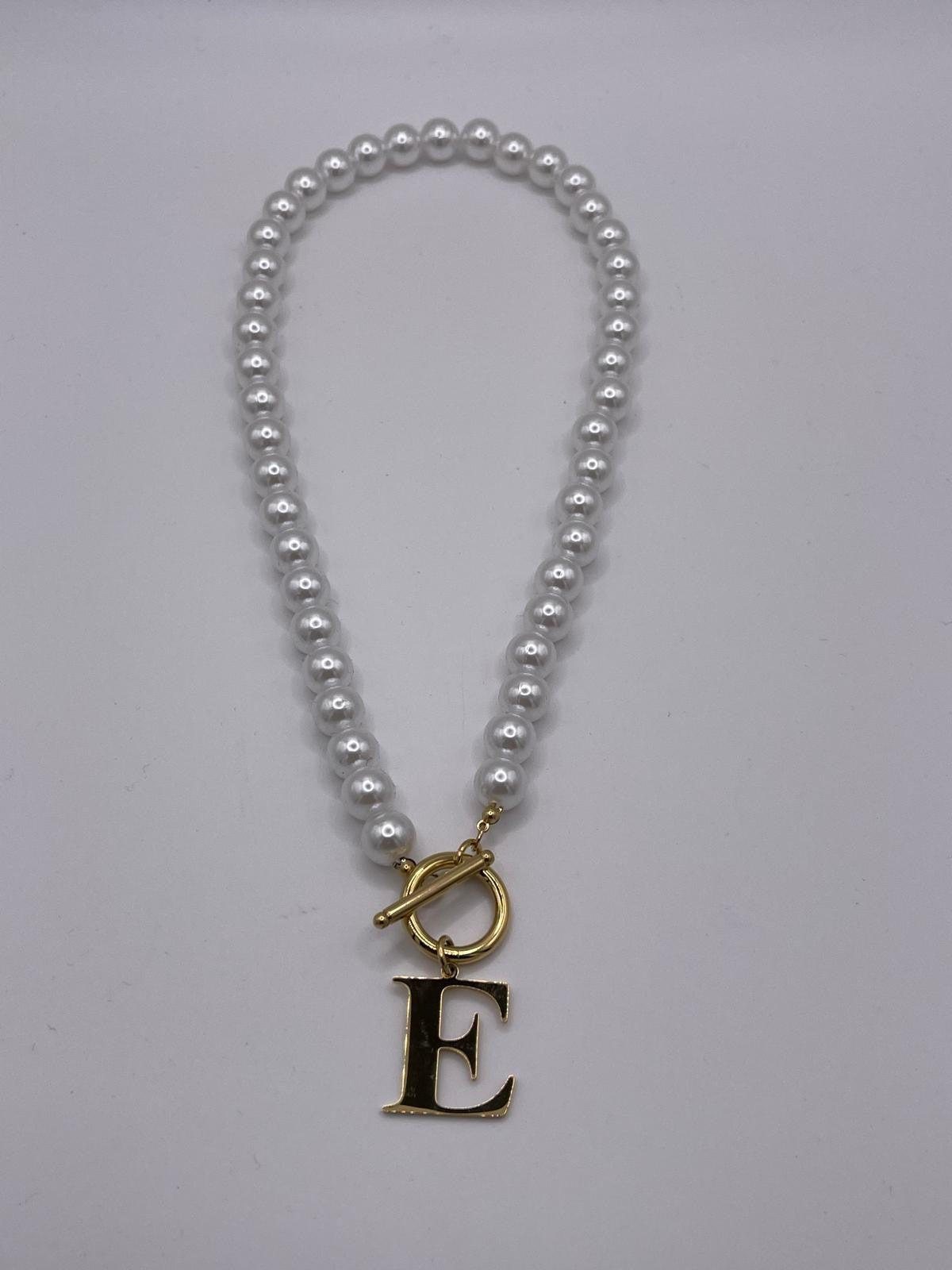 Collana lettere con perline