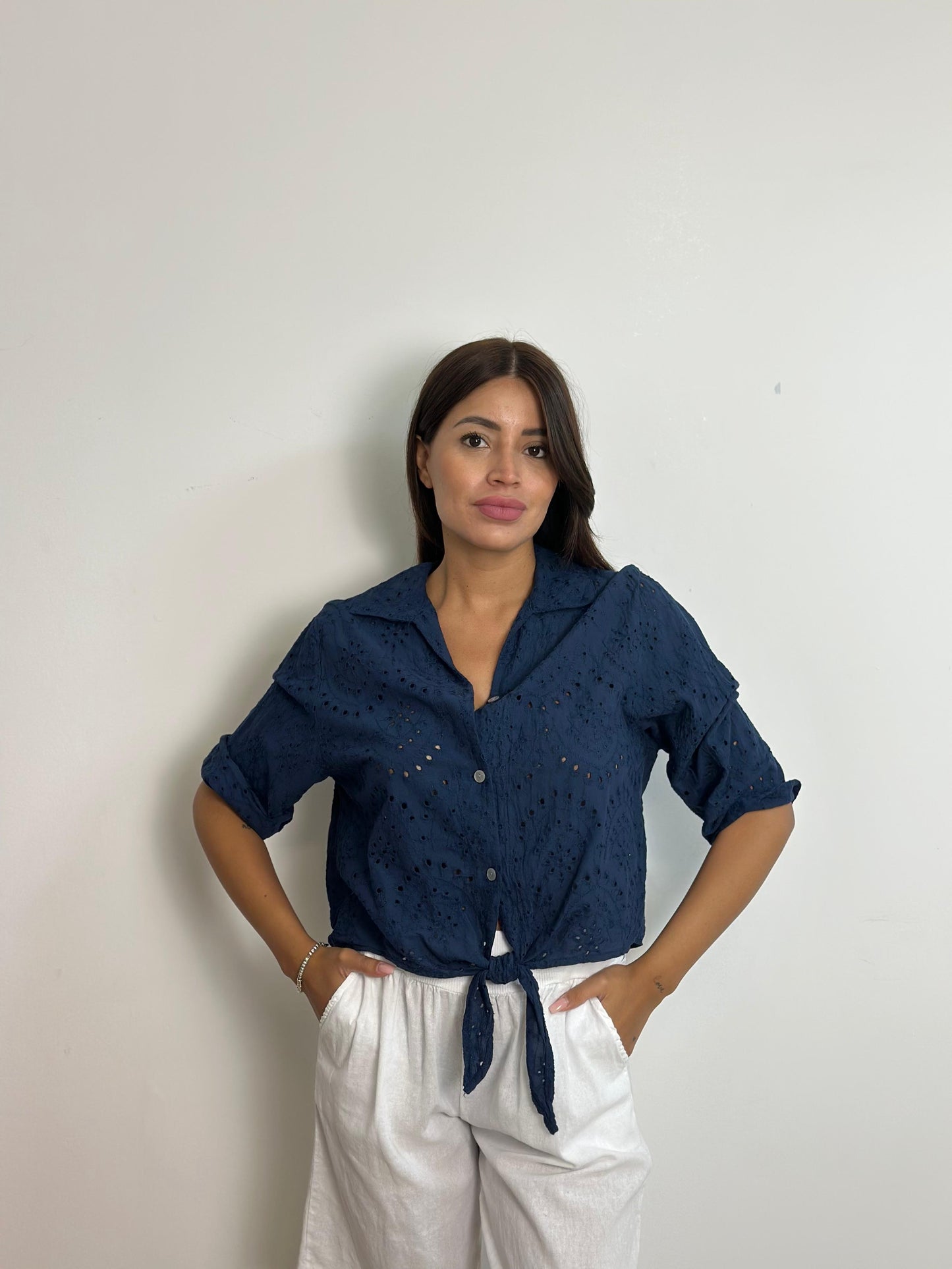 Camicia sangallo con laccio