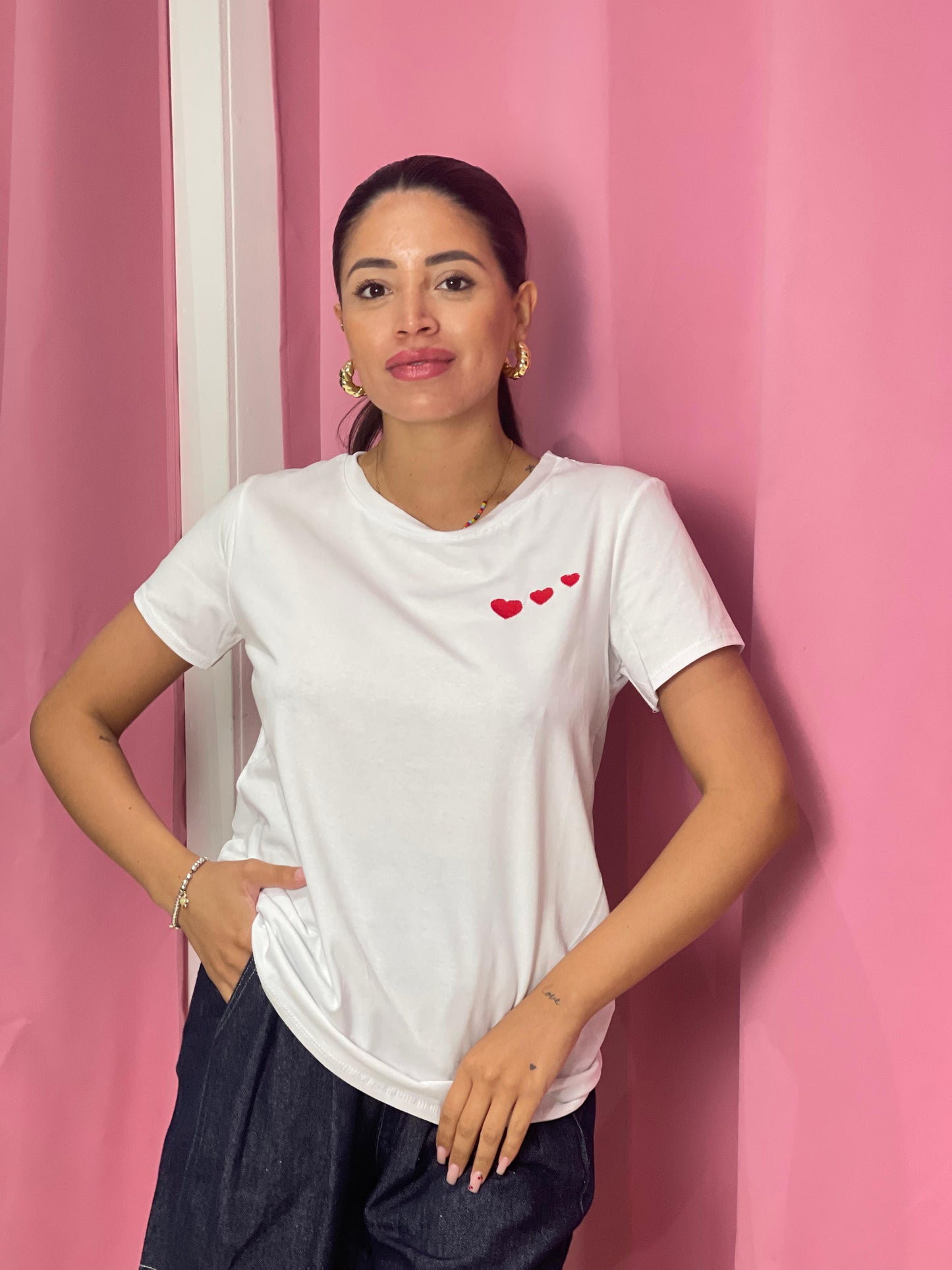 T-shirt tre cuore ricamato