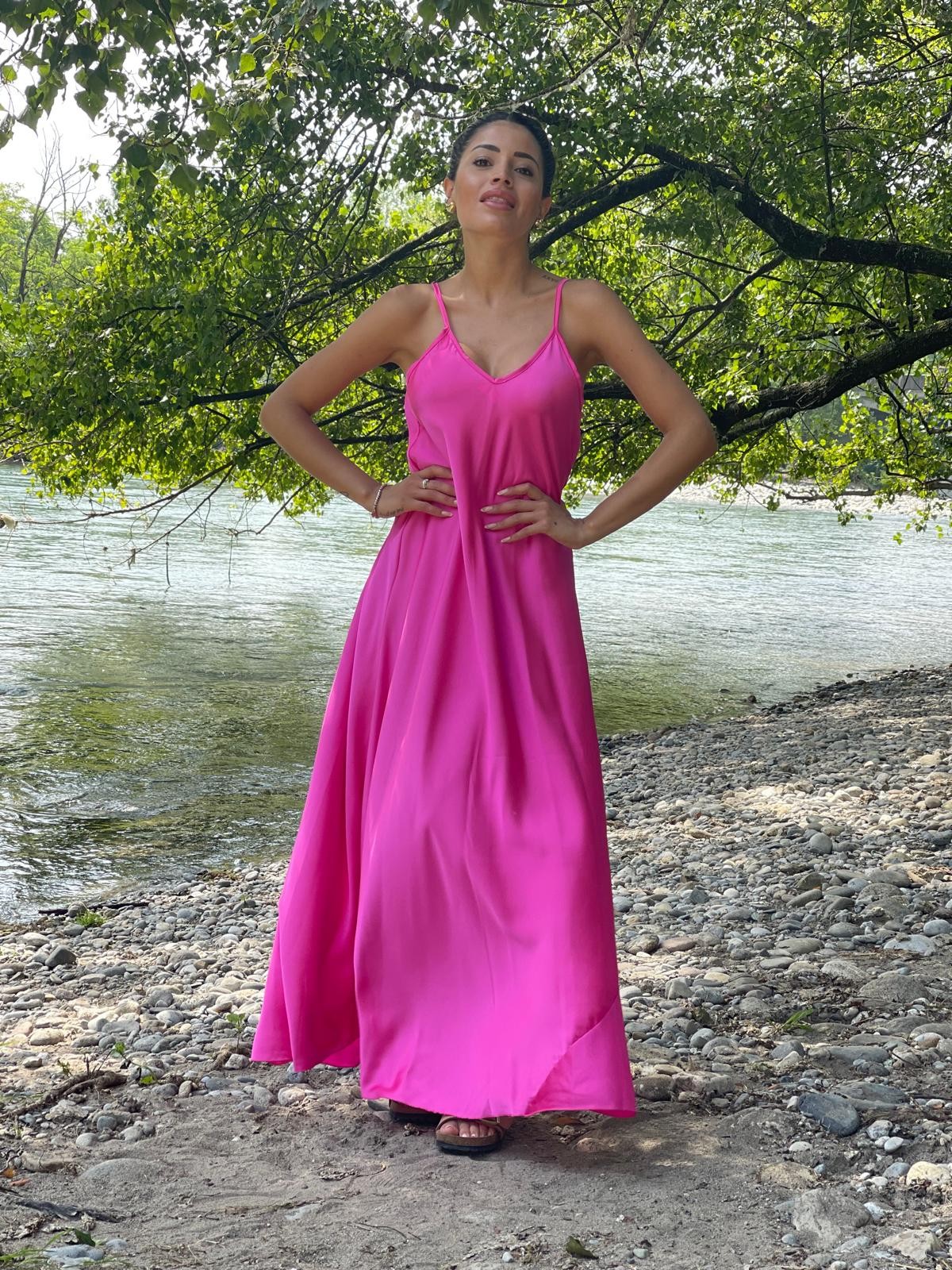 Abito in raso scollo V