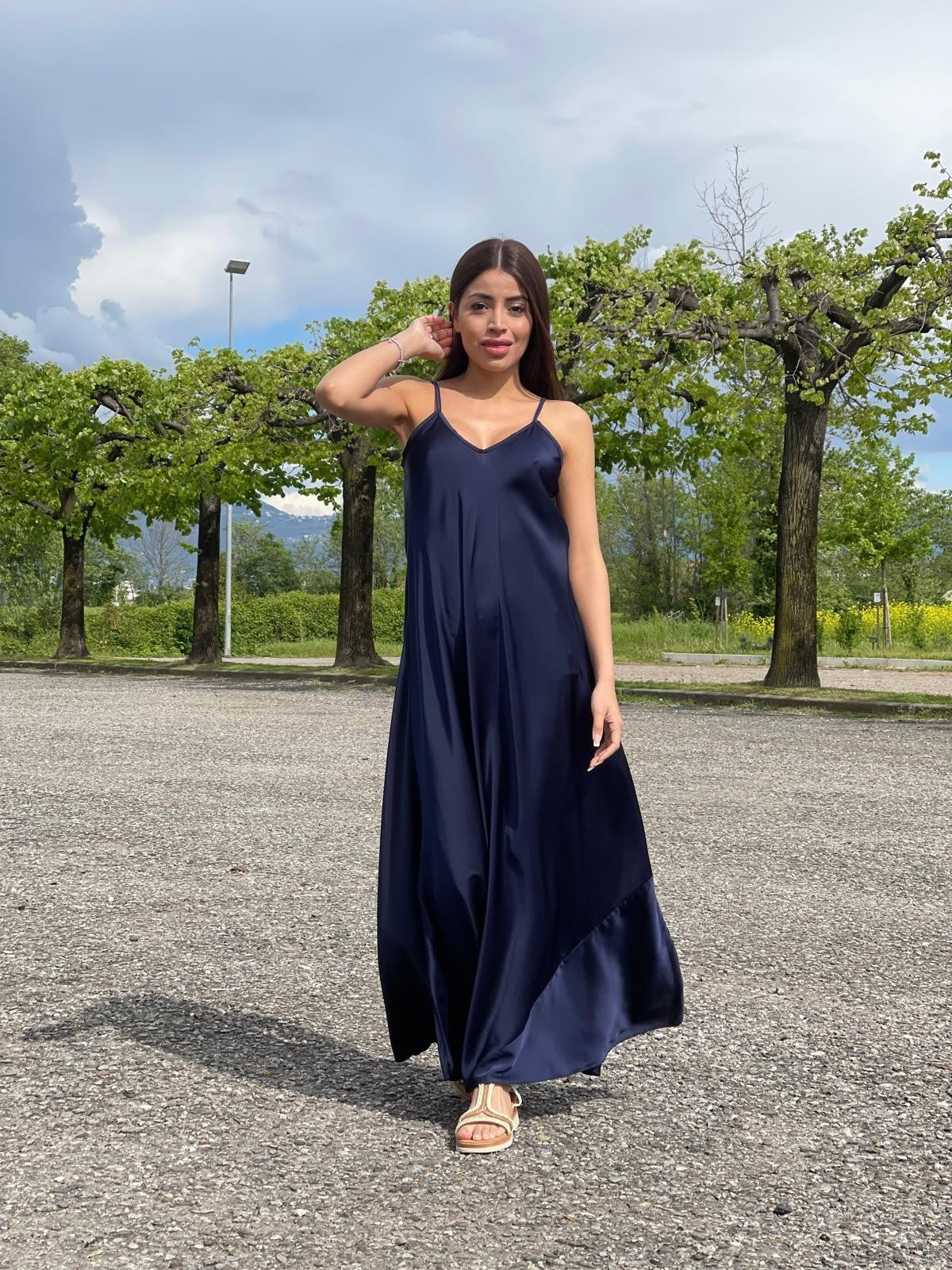 Abito in raso scollo V