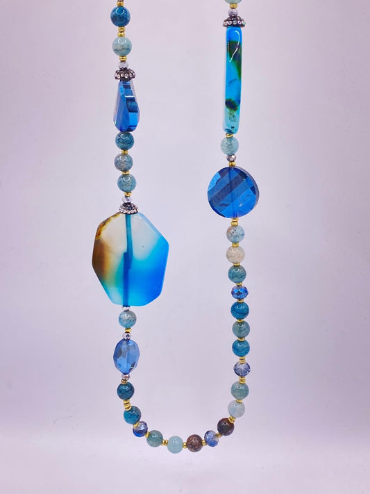 Collana lunga con pietre
