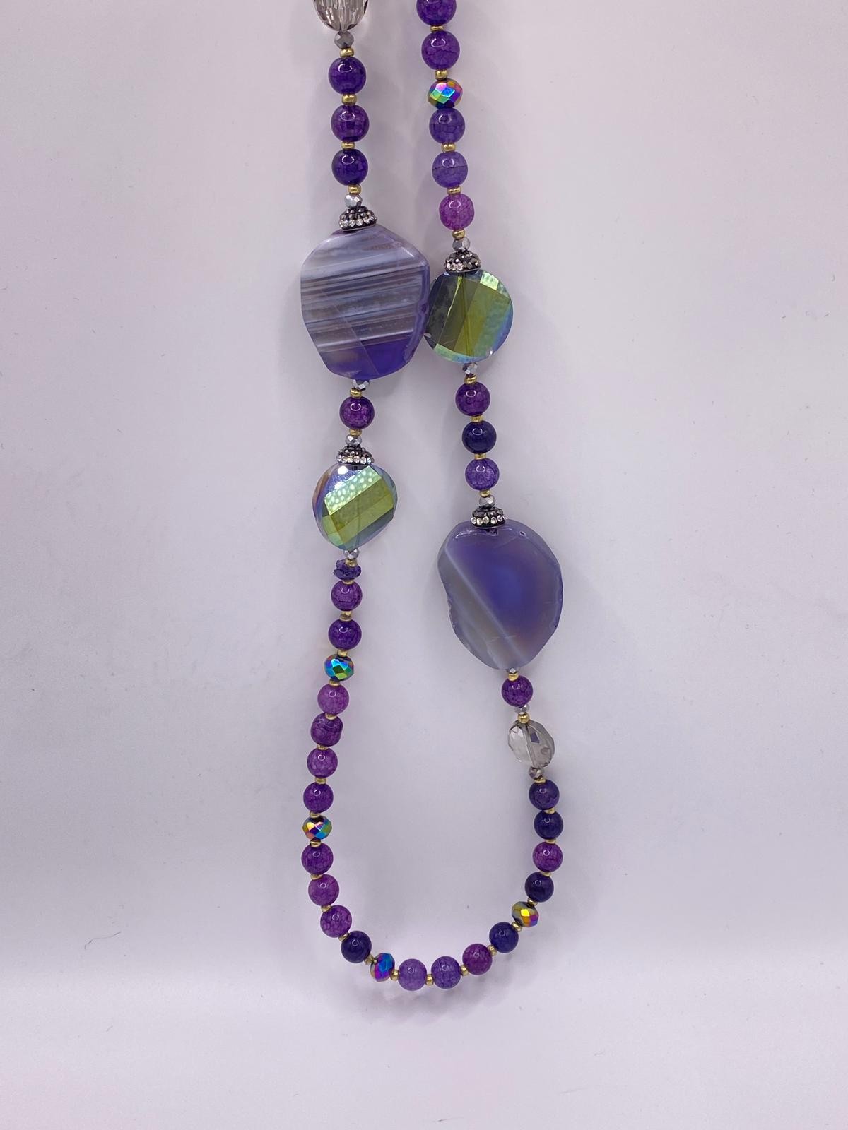 Collana lunga con pietre