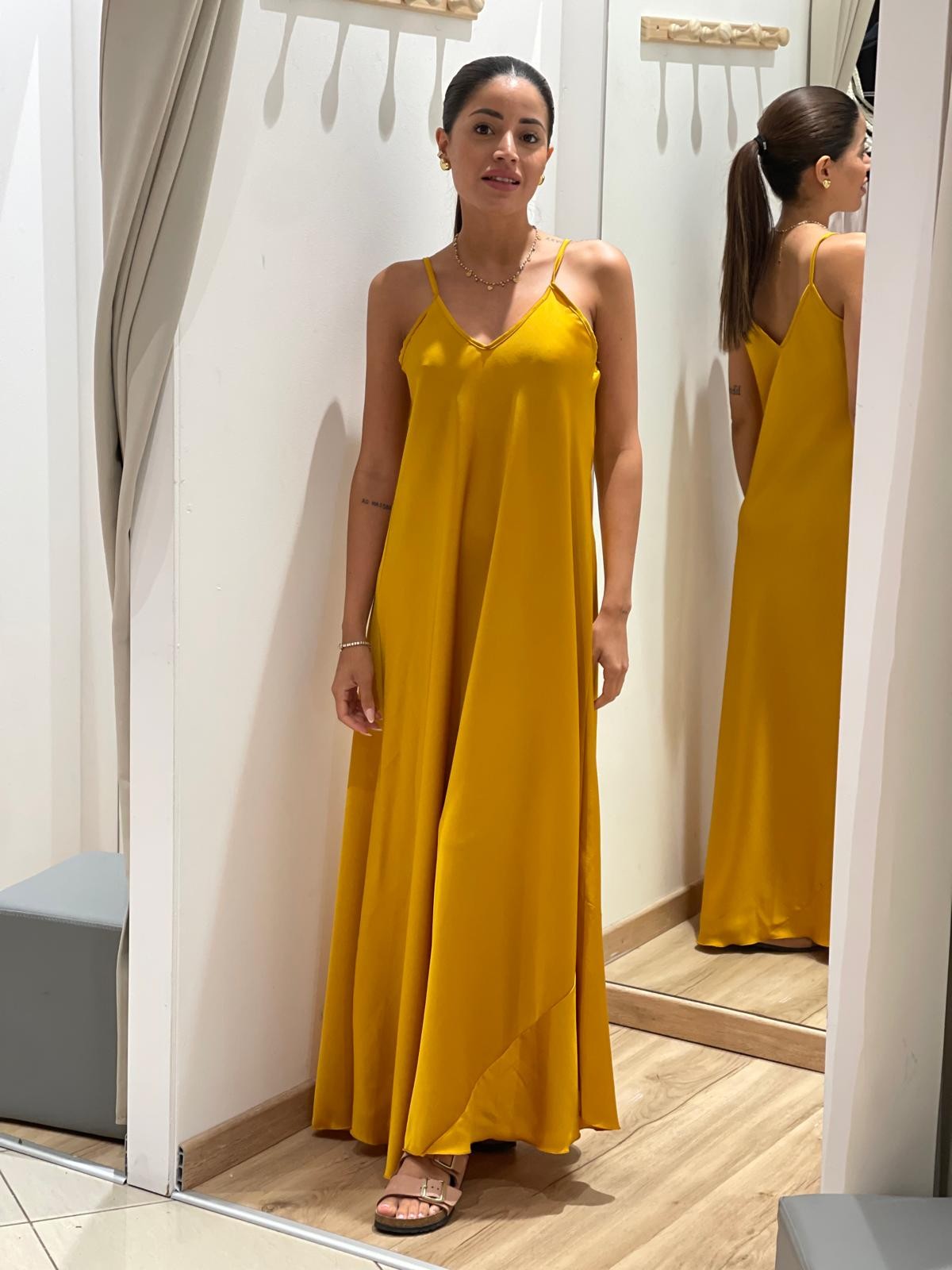 Abito in raso scollo V