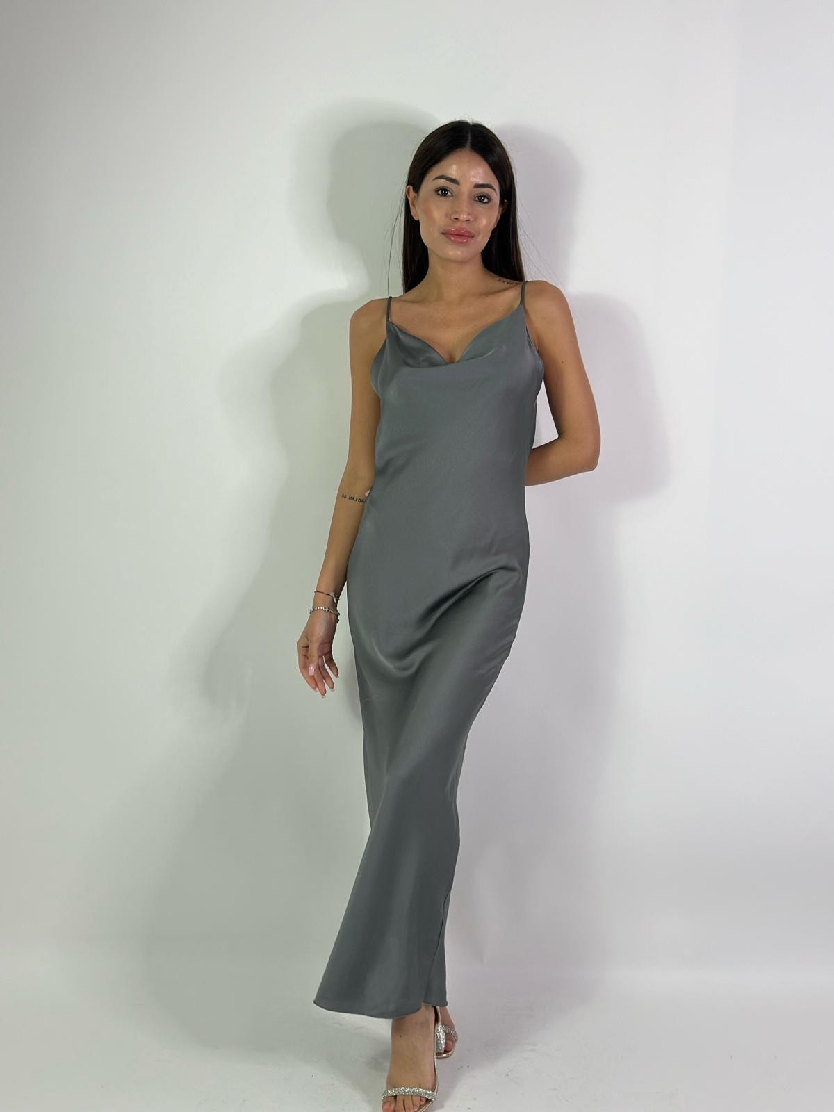 Abito semplice in raso