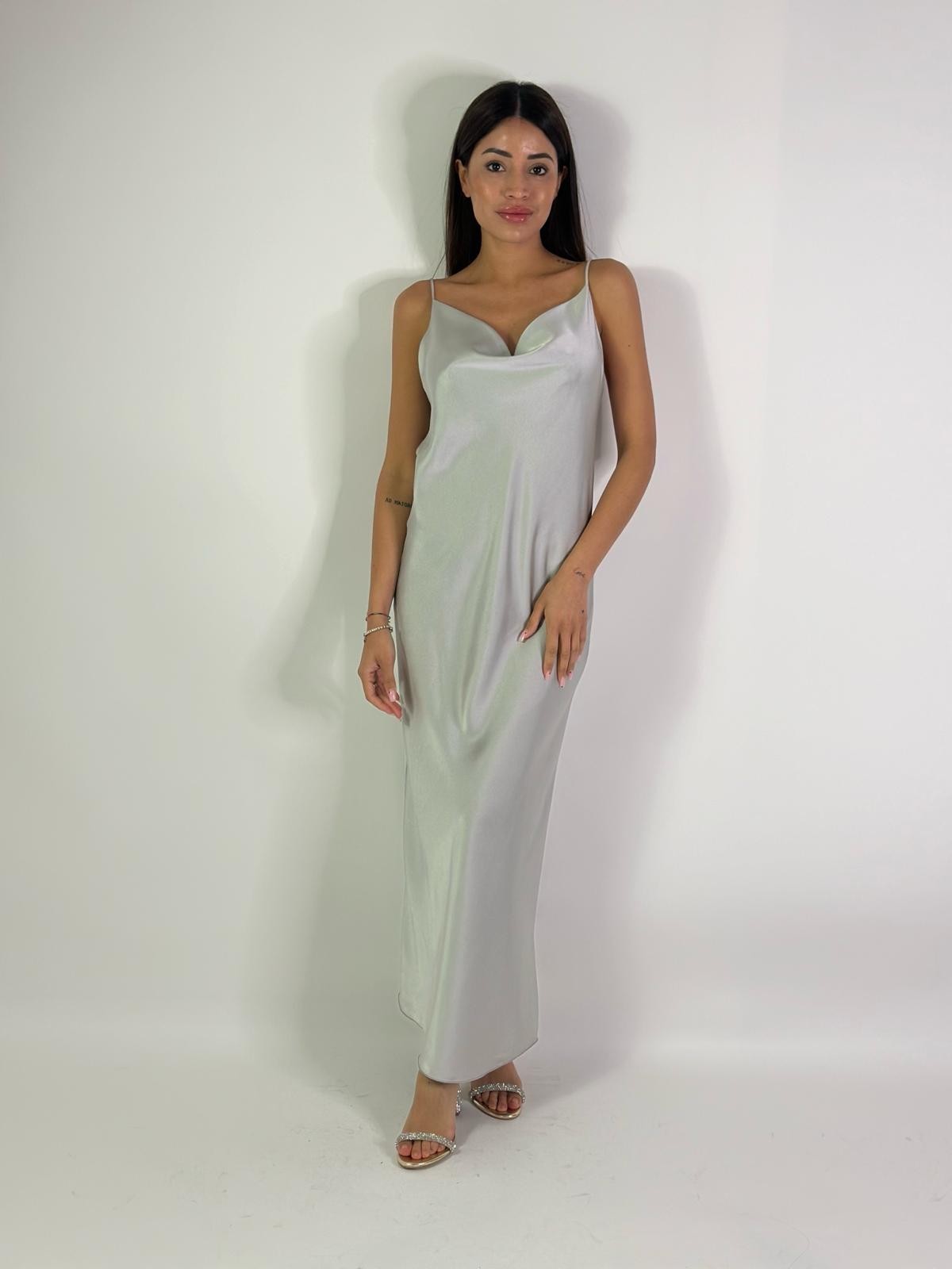 Abito semplice in raso