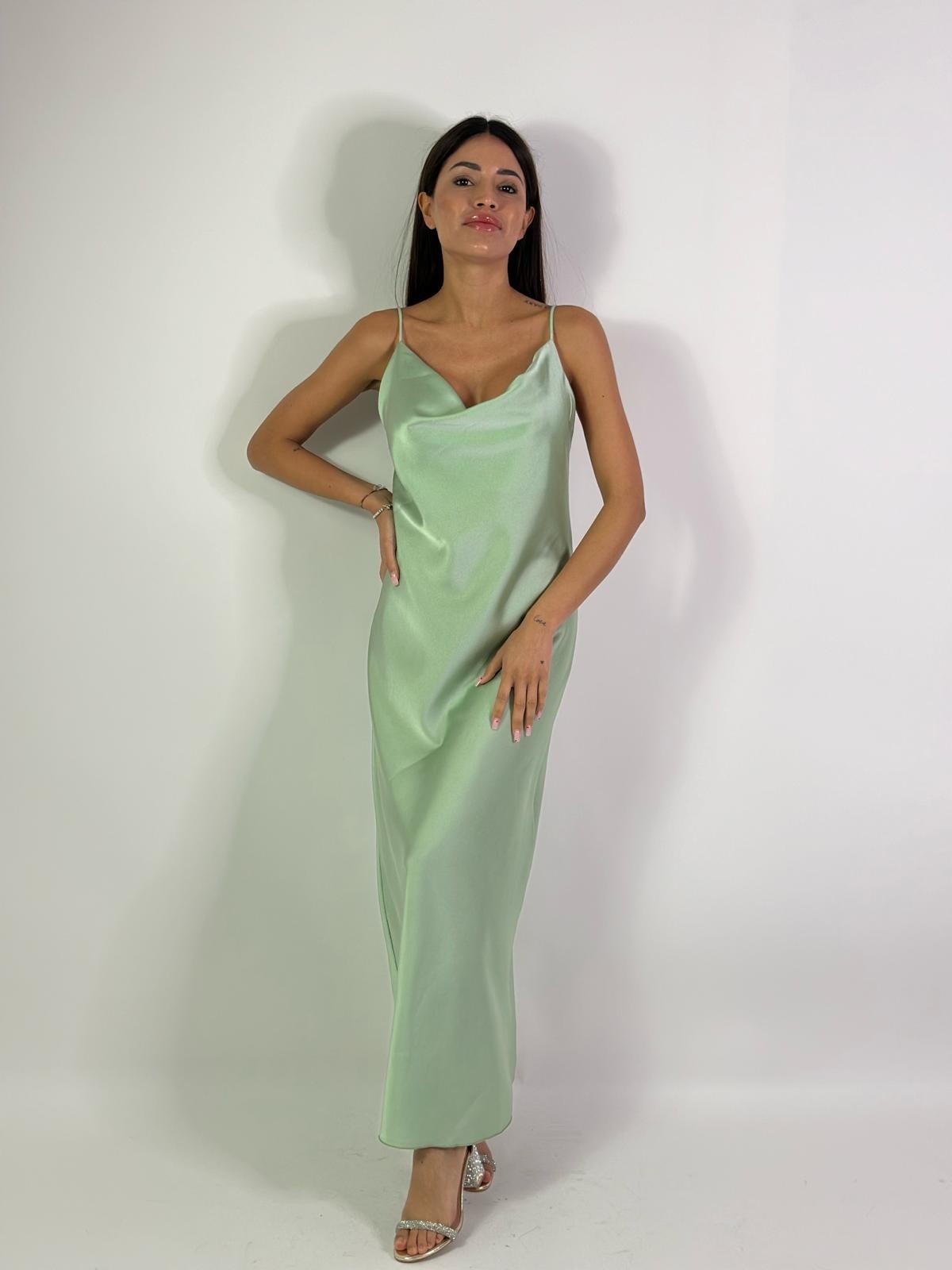 Abito semplice in raso