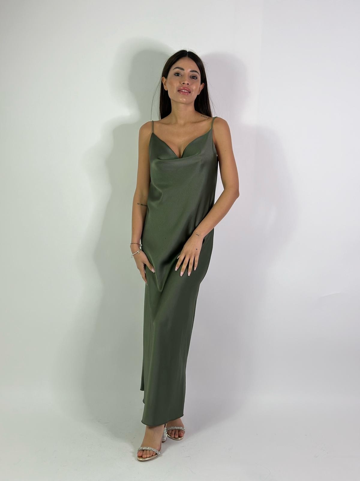 Abito semplice in raso