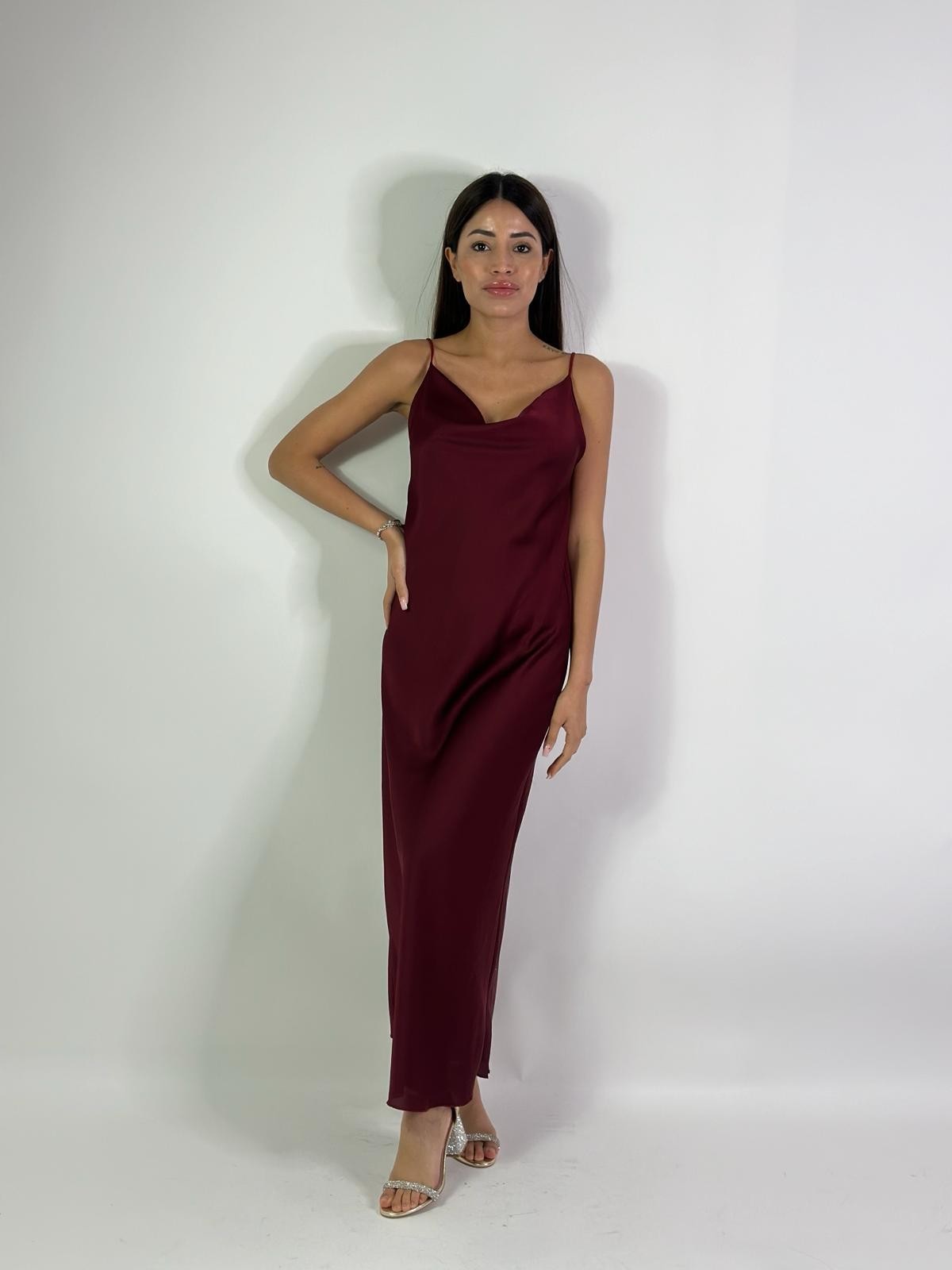 Abito semplice in raso