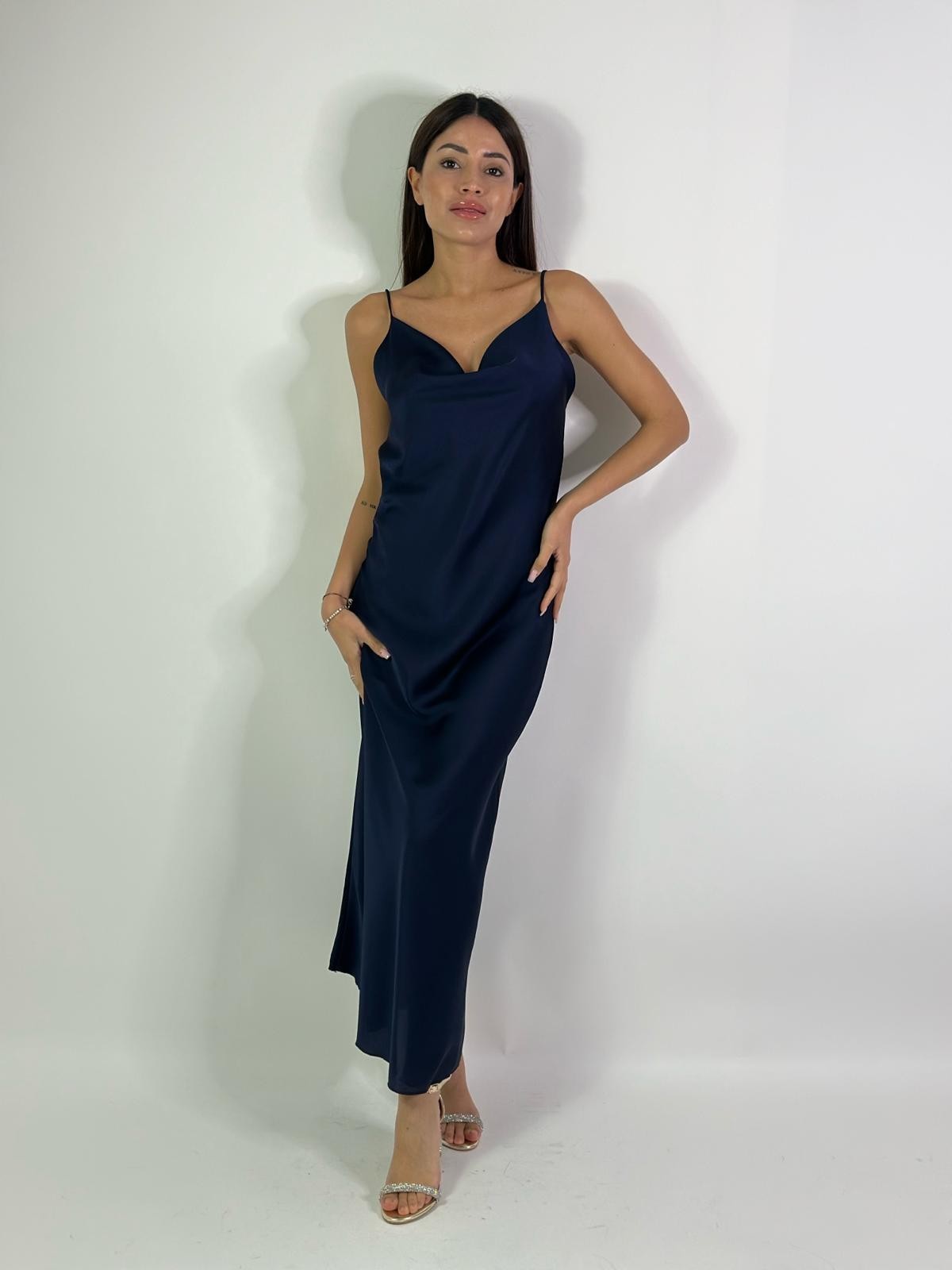 Abito semplice in raso