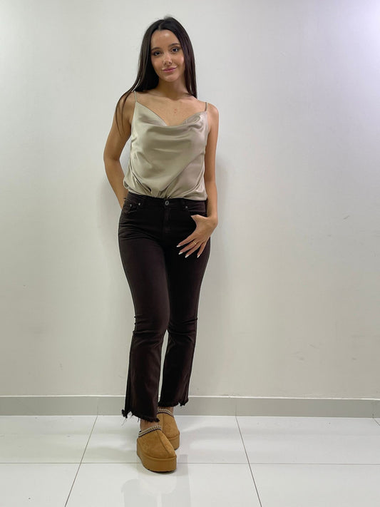 Jeans a trombetta sfrangiato