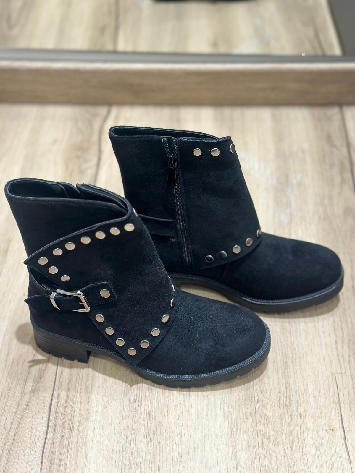Stivale mantella con borchie