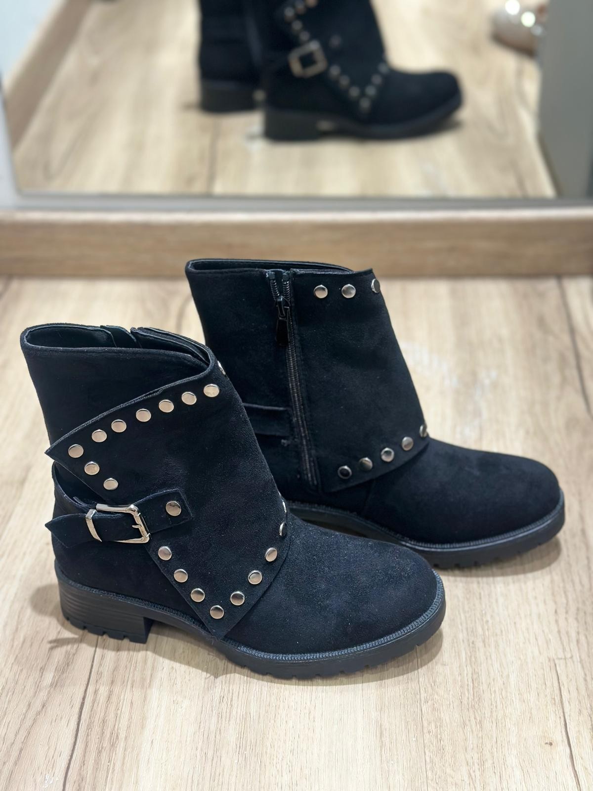 Stivale mantella con borchie