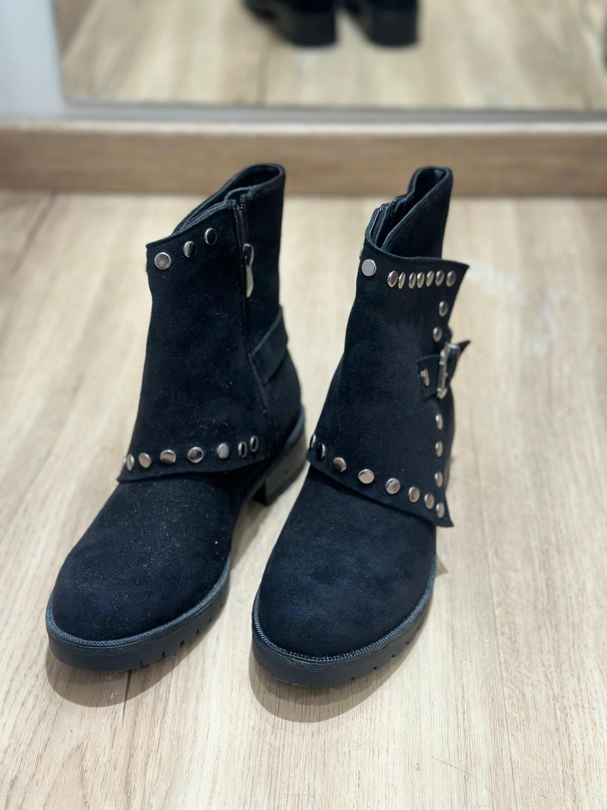 Stivale mantella con borchie