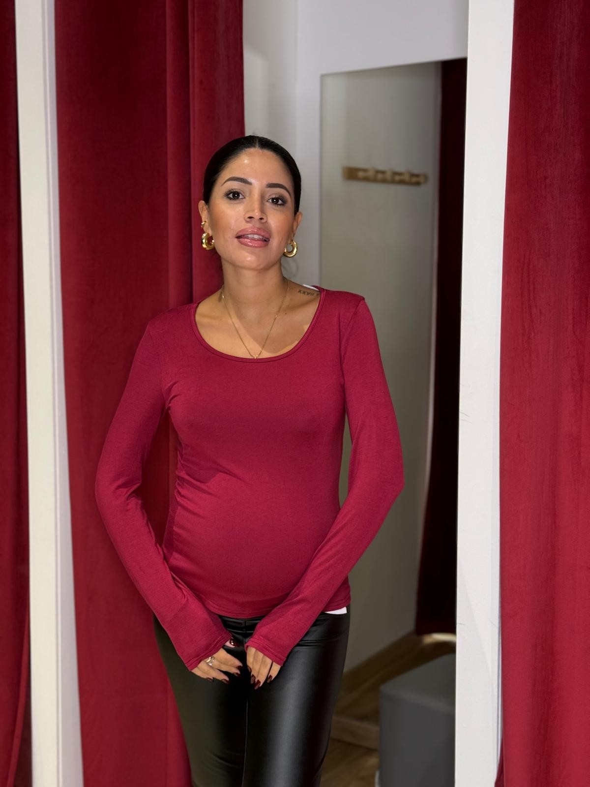 Maglia scollo a u basic felpato