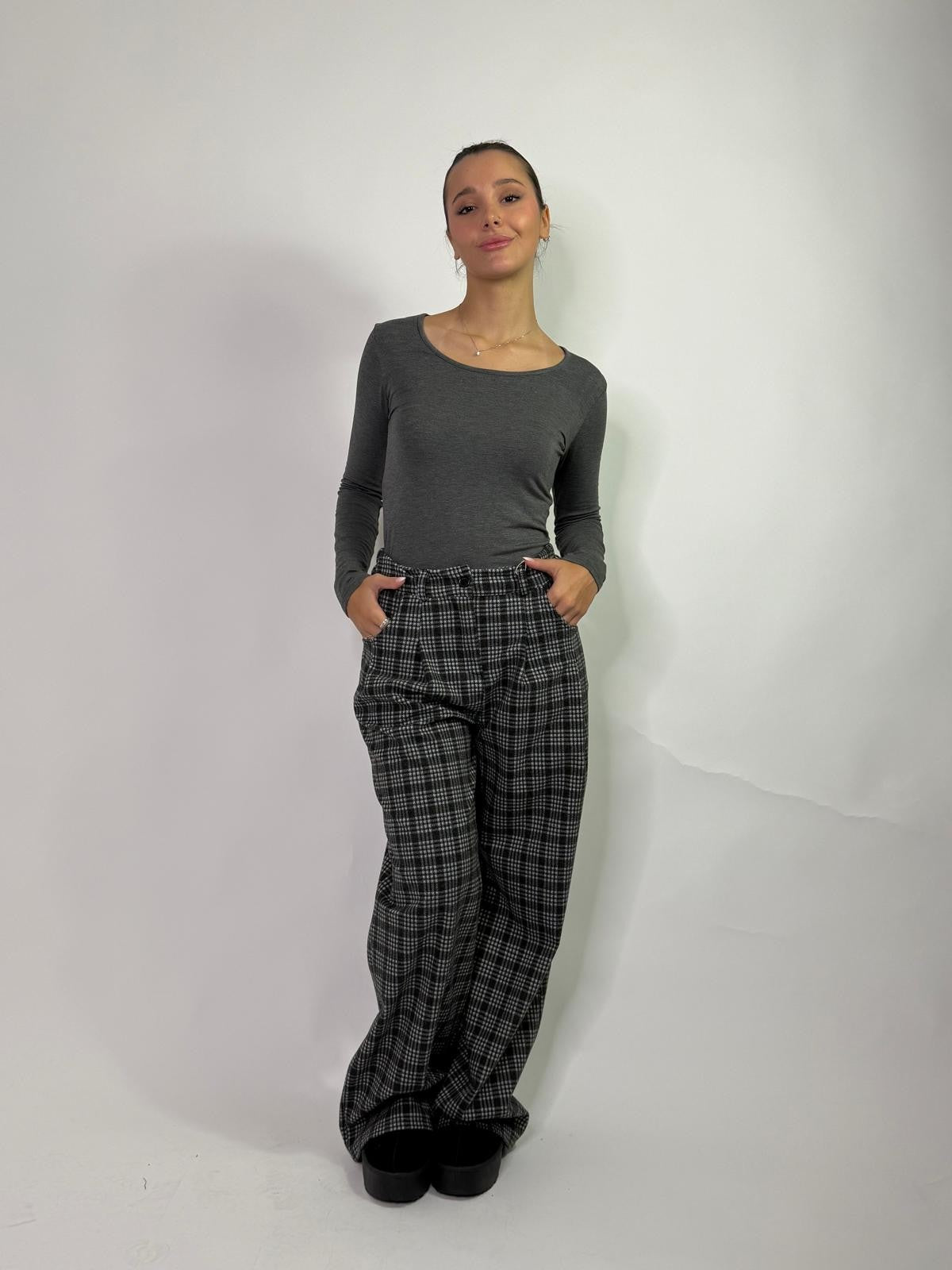 Maglia scollo a u basic felpato